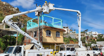 AMLO da fecha límite para restablecer electricidad en Acapulco