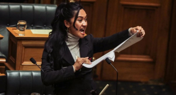 Diputada maorí lidera protesta en el Parlamento neozelandés contra proyecto de ley que amenaza derechos indígenas