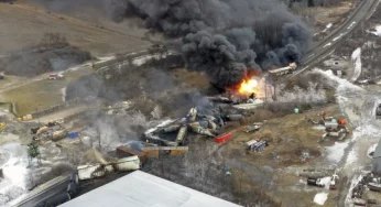 Descarrilamiento de tren que transportaba sustancias tóxicas provoca gran catástrofe ambiental en Ohio