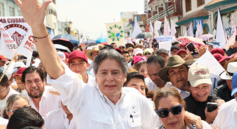 Carlos Morales, el chiapaneco que atiende a la ciudadanía en la radio
